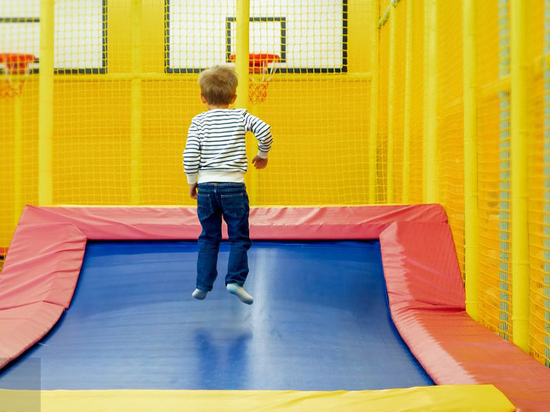 indoor-trampoline-basketabll-area